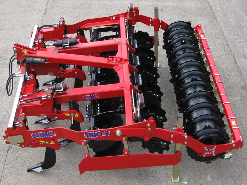 sumo-mounted-trio